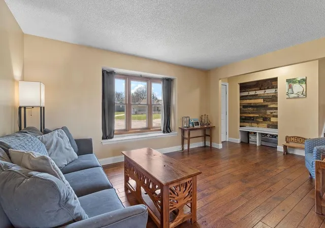 Photo 4 of Sale Pending at 1212 Breckenridge Ct, Blue Springs, MO 64015 | MLS# 2611883 | Listing updated on 2026-04-13