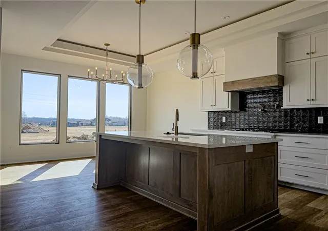 2nd image of 10787 Genesis Dr, Kansas City, MO 64152 | MLS# 2611898