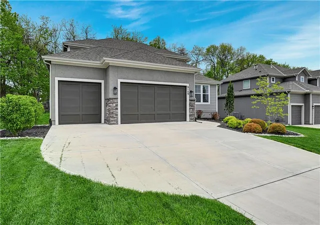 Photo 3 of Single family home for sale at 9149 Green Rd, Lenexa, KS 66227 | MLS# 2611922 | Listing updated on 2026-09-02