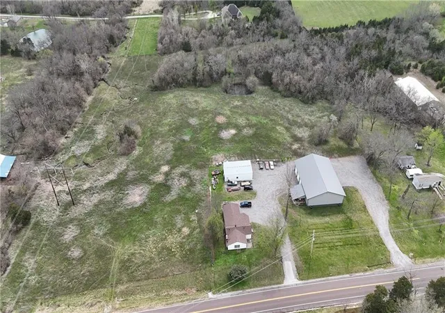 4th image of 35703 E Pink Hill Rd, Oak Grove, MO 64057 | MLS# 2611980