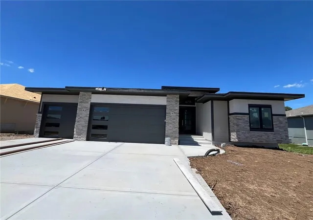 1st image of 510 Bentwater Dr, Raymore, MO 64083 | MLS# 2612077