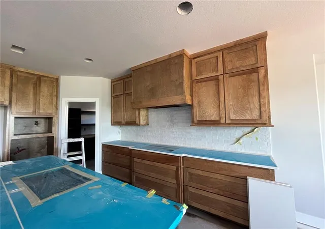 5th image of 510 Bentwater Dr, Raymore, MO 64083 | MLS# 2612077