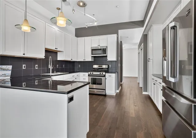 Photo 4 of Townhouse for sale at 1605 Summit St, Kansas City, MO 64108 | MLS# 2612102 | Listing updated on 2026-08-31