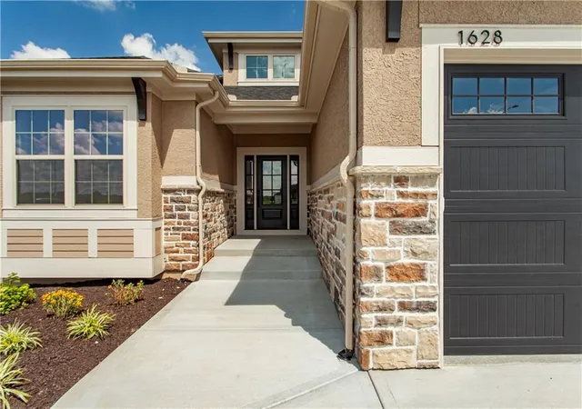 2nd image of 1628 Hanover Ln, Raymore, MO 64083 | MLS# 2612105