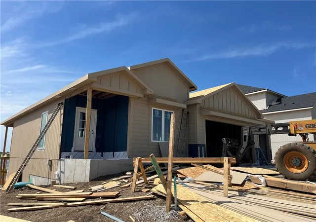 2nd image of 1622 Hanover Ln, Raymore, MO 64083 | MLS# 2612121