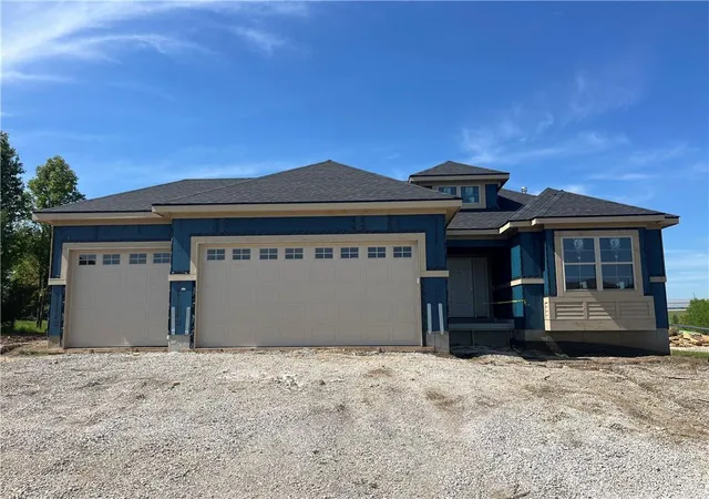 2nd image of 500 Bentwater Dr, Raymore, MO 64083 | MLS# 2612137