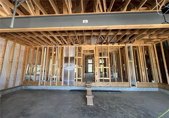 3rd image of 500 Bentwater Dr, Raymore, MO 64083 | MLS# 2612137