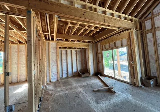 5th image of 500 Bentwater Dr, Raymore, MO 64083 | MLS# 2612137