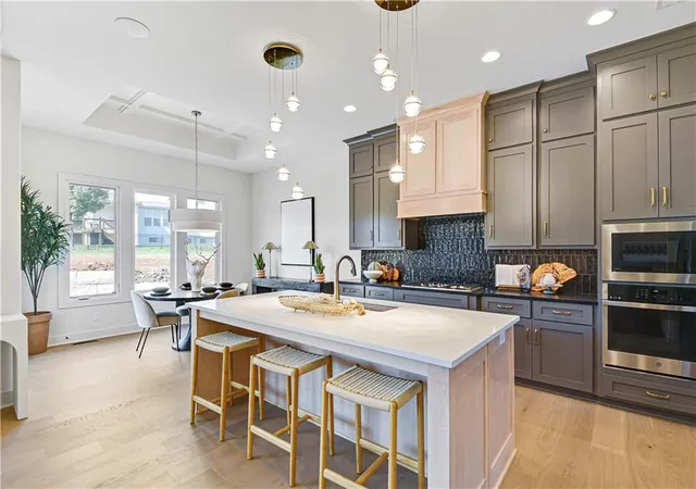 3rd image of 22121 W 93Rd Ter, Lenexa, KS 66220 | MLS# 2612152