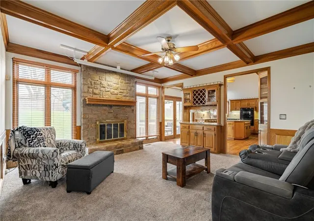 image of 5826 Oakview St, Shawnee, KS 66216 | MLS# 2612161
