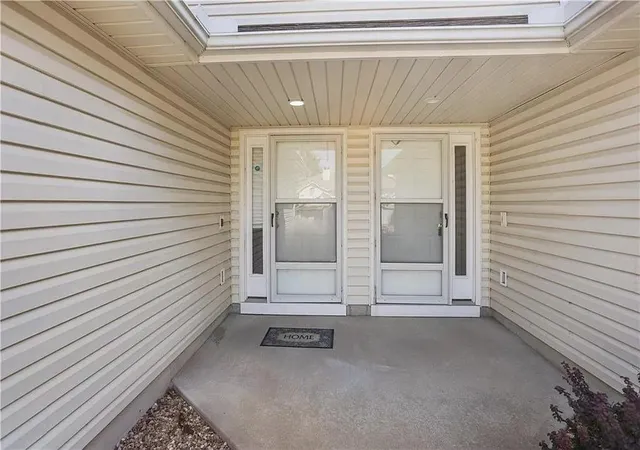 2nd image of 1323 Se Lexington Ave, Lee's Summit, MO 64081 | MLS# 2612164