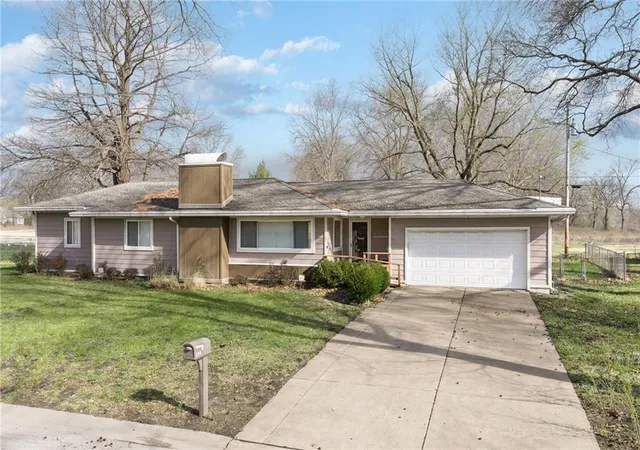 Homes for sale in Lansing, KS | 139 Woodland Rd, Lansing, KS 66043 | MLS# 2612227