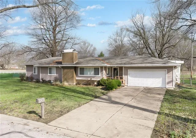 Homes for sale in Lansing, KS | 139 Woodland Rd, Lansing, KS 66043 | MLS# 2612227