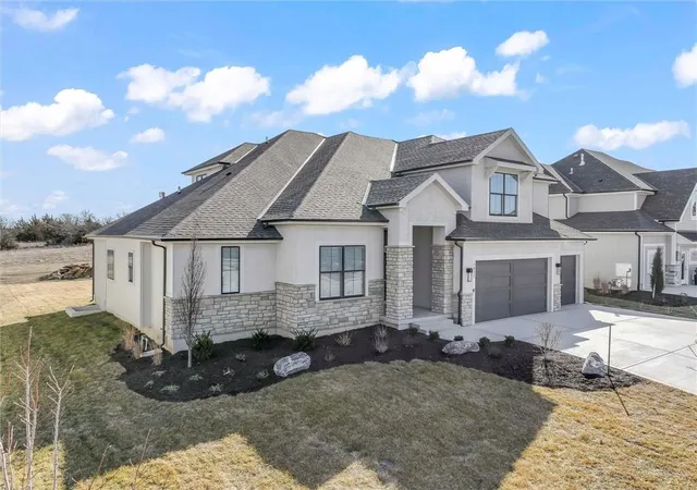 2nd image of 21112 W 81st St, Lenexa, KS 66220 | MLS# 2612343