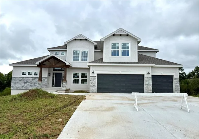 Photo 1 of Single family home for sale at 1070 Fir Ln, Liberty, MO 64068 | MLS# 2612385 | Listing updated on 2026-10-02