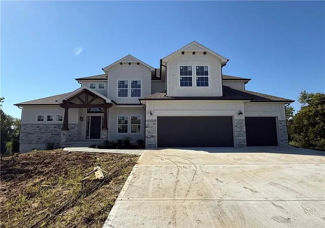 Single family home for sale at 1070 Fir Ln, Liberty, MO 64068 | MLS# 2612385