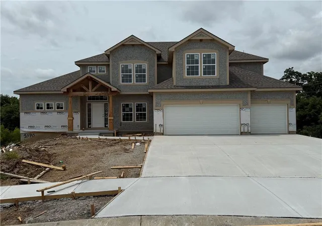 Homes for sale in Liberty, MO | 1070 Fir Ln, Liberty, MO 64068 | MLS# 2612385