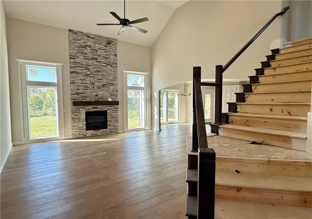 Photo 3 of Single family home for sale at 1070 Fir Ln, Liberty, MO 64068 | MLS# 2612385 | Listing updated on 2026-10-10
