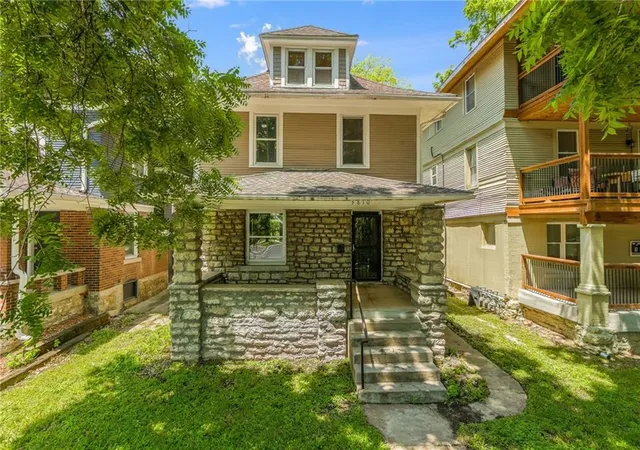 1st image of 3810 Wyandotte St, Kansas City, MO 64111 | MLS# 2612404