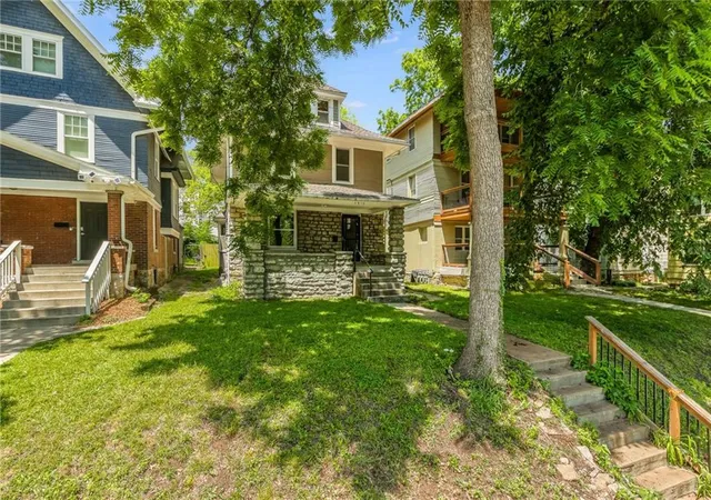 2nd image of 3810 Wyandotte St, Kansas City, MO 64111 | MLS# 2612404