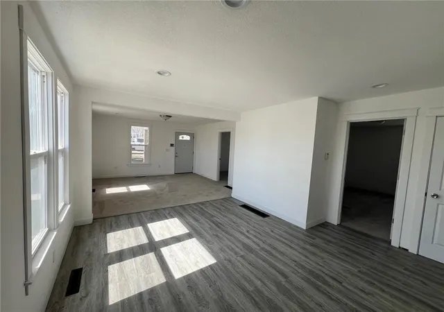 4th image of 302 N Iowa St, Highland, KS 66035 | MLS# 2612439
