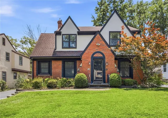 Photo 1 of Sale Pending at 1207 W Gregory Blvd, Kansas City, MO 64114 | MLS# 2612487 | Listing updated on 2026-09-03