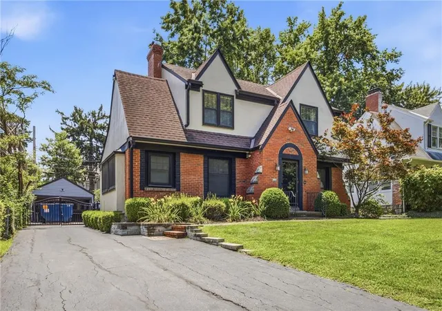 Photo 2 of Sale Pending at 1207 W Gregory Blvd, Kansas City, MO 64114 | MLS# 2612487 | Listing updated on 2026-09-03