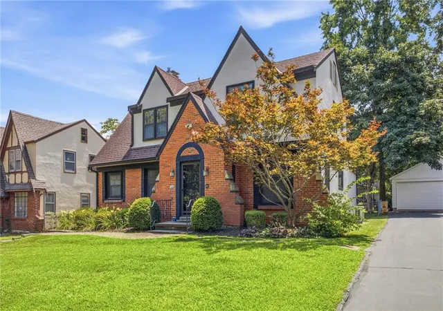 Photo 3 of Sale Pending at 1207 W Gregory Blvd, Kansas City, MO 64114 | MLS# 2612487 | Listing updated on 2026-09-03