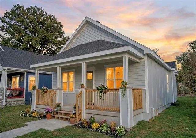 1st image of 716 Chestnut Ave, Osawatomie, KS 66064 | MLS# 2612493