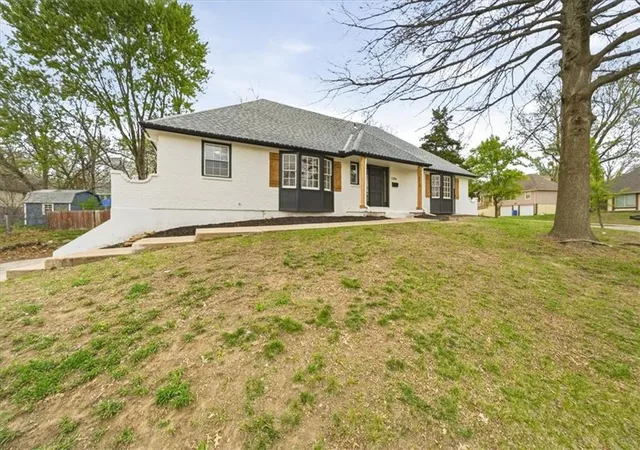 Homes for sale in Grandview, MO | 12816 Overhill Rd, Grandview, MO 64030 | MLS# 2612504