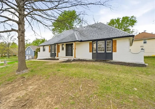 Homes for sale in Grandview, MO | 12816 Overhill Rd, Grandview, MO 64030 | MLS# 2612504