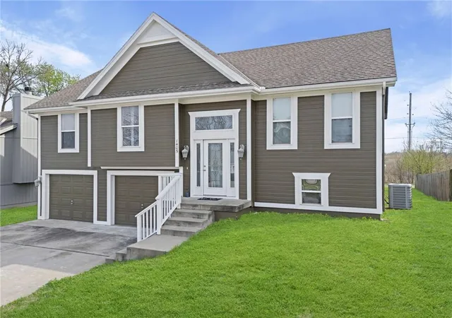 1st image of 1405 Ne 196th St, Smithville, MO 64089 | MLS# 2612648