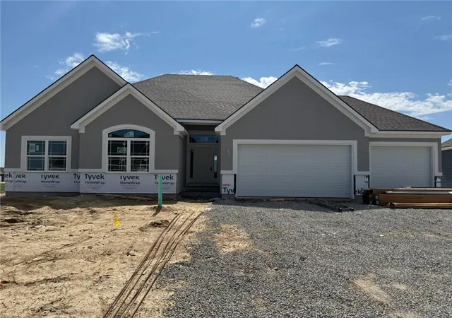 1st image of 4706 Woodland Shores Ct, St Joseph, MO 64505 | MLS# 2612678