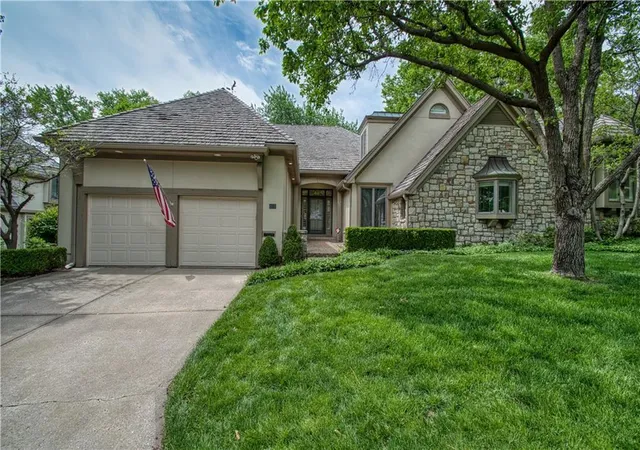 Homes for sale in Prairie Village, KS | 68 Le Mans Ct, Prairie Village, KS 66208 | MLS# 2612687