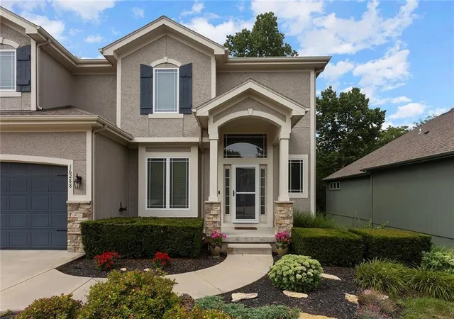 Homes for sale in Olathe, KS | 16288 W 171st St, Olathe, KS 66062 | MLS# 2612755