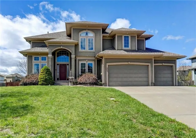 2nd image of 500 Ne Woodpark Ln, Lee's Summit, MO 64086 | MLS# 2612774