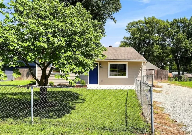 Photo 1 of Sale Pending at 2141 Normandy Ln, Kansas City, KS 66106 | MLS# 2612782 | Listing updated on 2026-09-01
