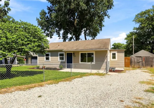 Photo 2 of Sale Pending at 2141 Normandy Ln, Kansas City, KS 66106 | MLS# 2612782 | Listing updated on 2026-09-01