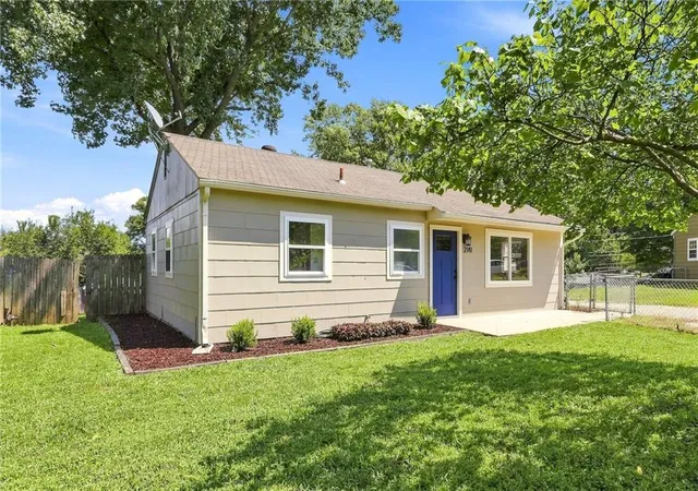 Photo 3 of Sale Pending at 2141 Normandy Ln, Kansas City, KS 66106 | MLS# 2612782 | Listing updated on 2026-09-01