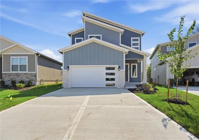 Photo 1 of Single family home for sale at 807 Glenn Cir, Raymore, MO 64083 | MLS# 2612789 | Listing updated on 2026-09-24