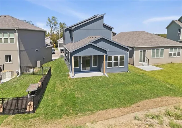 Photo 3 of Single family home for sale at 807 Glenn Cir, Raymore, MO 64083 | MLS# 2612789 | Listing updated on 2026-09-24