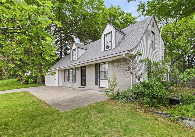 3rd image of 4937 Ne Chouteau Dr, Kansas City, MO 64119 | MLS# 2612863