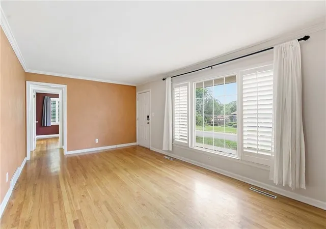 4th image of 4937 Ne Chouteau Dr, Kansas City, MO 64119 | MLS# 2612863