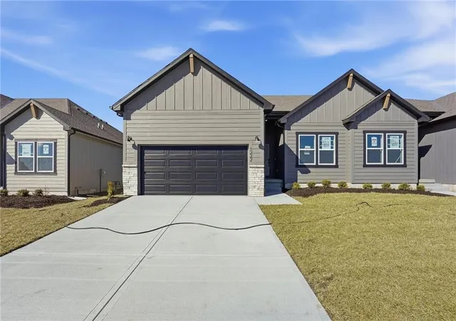 Photo 1 of Sale Pending at 1223 Se Windbreak Dr, Lees Summit, MO 64081 | MLS# 2612869 | Listing updated on 2026-05-18