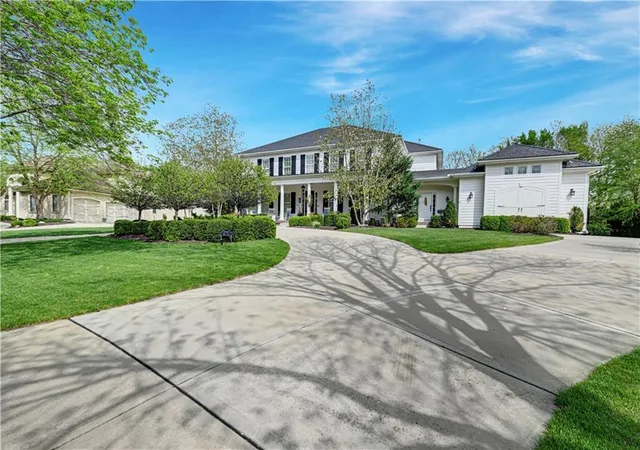 3rd image of 17095 S Demi Dr, Loch Lloyd, MO 64012 | MLS# 2612880
