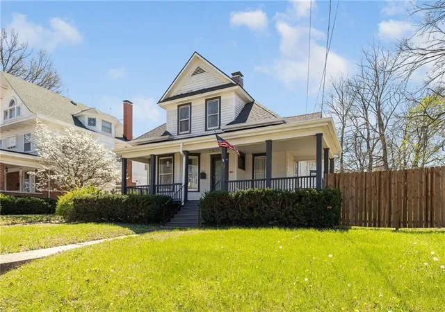3rd image of 312 E Gay St, Warrensburg, MO 64093 | MLS# 2612961