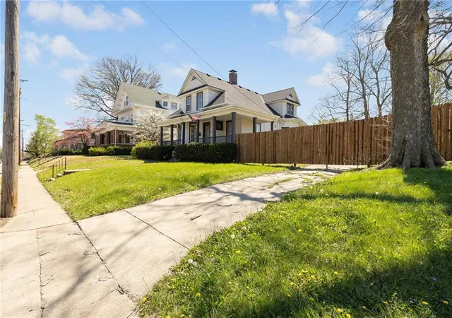 4th image of 312 E Gay St, Warrensburg, MO 64093 | MLS# 2612961