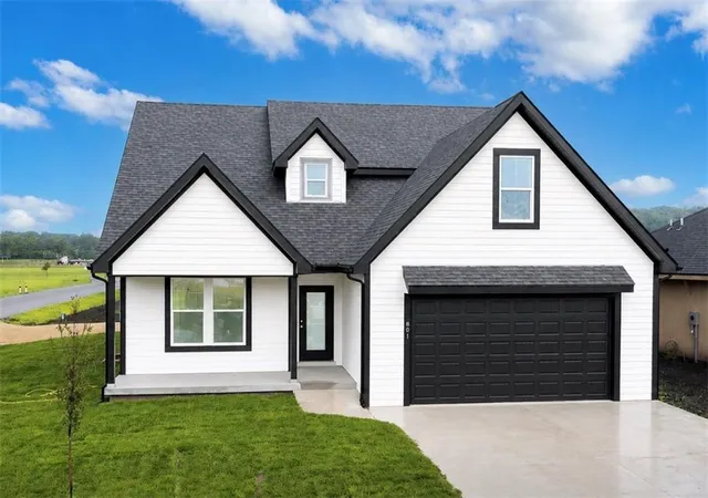 1st image of 913 2nd St, Perry, KS 66073 | MLS# 2612972