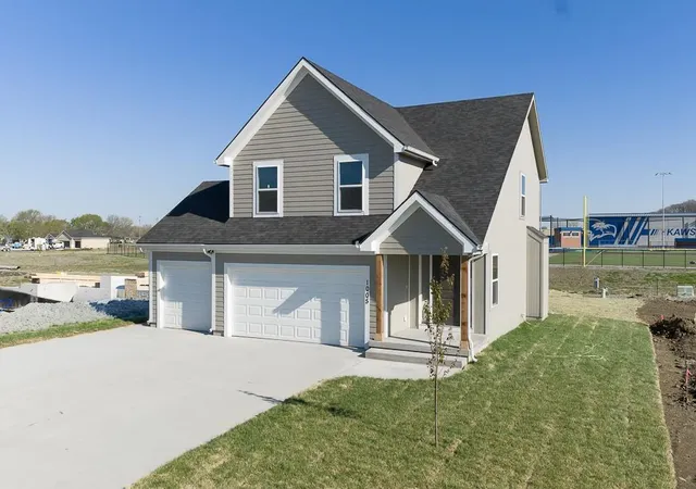 Photo 1 of Single family home for sale at 1013 2nd Street, Perry, KS 66073 | MLS# 2613008 | Listing updated on 2026-10-07