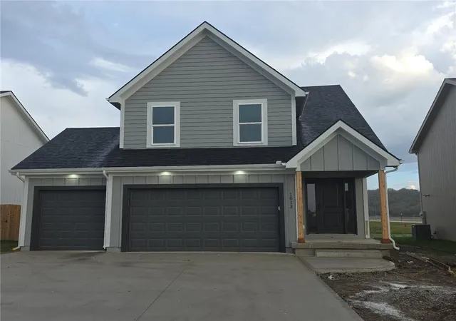 Photo 1 of Single family home for sale at 1013 2nd Street, Perry, KS 66073 | MLS# 2613008 | Listing updated on 2026-10-28